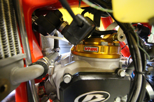 AA33182 COVER, VHM CYLINDER HEAD BETA RR300 2T 2013-2024, RR300 2T RACING 2013-2023, ENDURO XTRAINER 300 2T 2019-2025, ENDURO RX300 2T 2019-2025, CROSS RX300 2T 2023-2024, RR300 2T X-PRO 2025