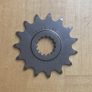 938AA-15195R SPROCKET, FRONT YAMAHA TZ125 (15T)