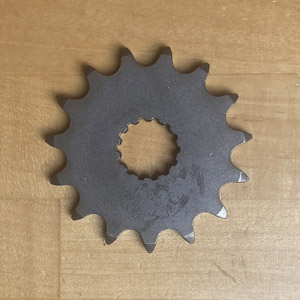 938AA-15195R SPROCKET, FRONT YAMAHA TZ125 (15T)