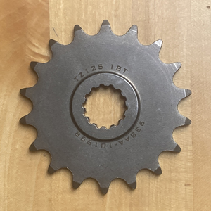 938AA-18199R SPROCKET, FRONT YAMAHA TZ125 (18T)